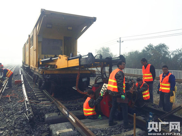 天津铁路枢纽西南环线改造进入无缝轨道焊接-1.jpg